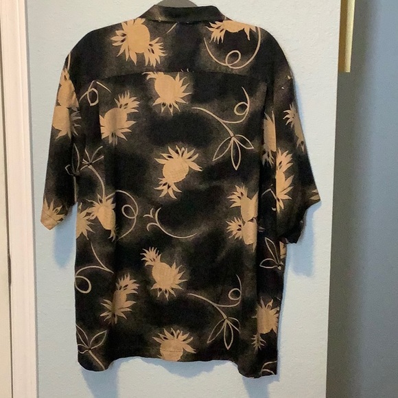 ⛵️Men’s Tommy Bahama 100% Silk Short Sleeve Shirt⛵️ - Picture 4 of 6